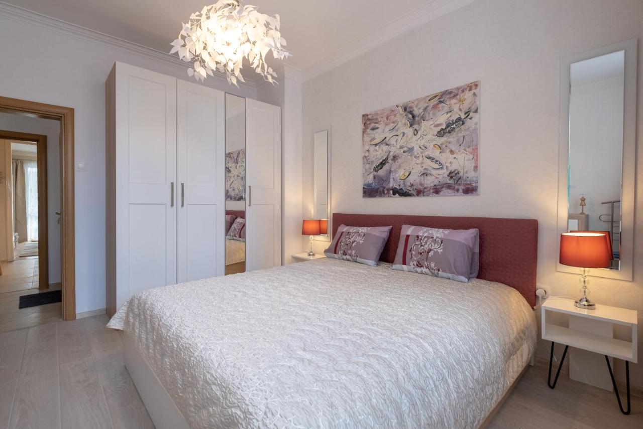 Apartament Two Bedroom Near To Doctors Garden Sofia